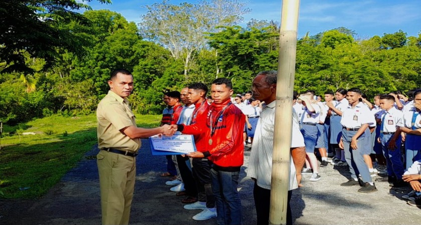 SMAN 6 Kota Komba Sambut Kedatangan  Ketiga Pemain Persematim Di Ajang Soeratin Cup Ngada: Ada Pemberian Beasiswa!!